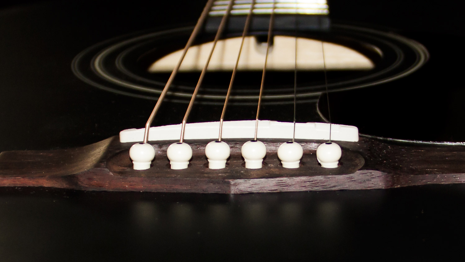 Detailansicht der Seiten einer E-Gitarre